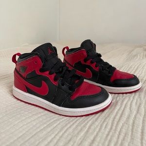 Jordan 1 retro mid banned
